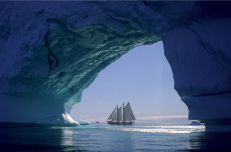 Фотообои парусник возле ледяного айсберга (transport-0000064)