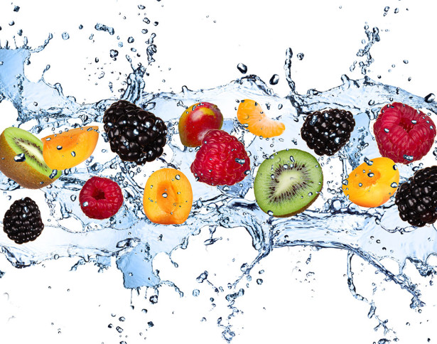 Фотообои фрукты и ягоды в воде (food-351)