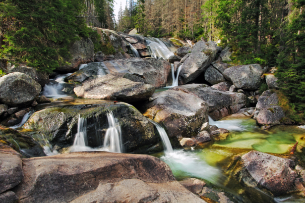 Фотообои водопад на камнях (nature-0000862)