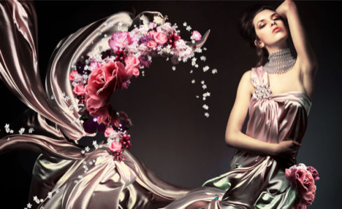 Фотообои девушка платье атлас с цветами (glamour-0000006)