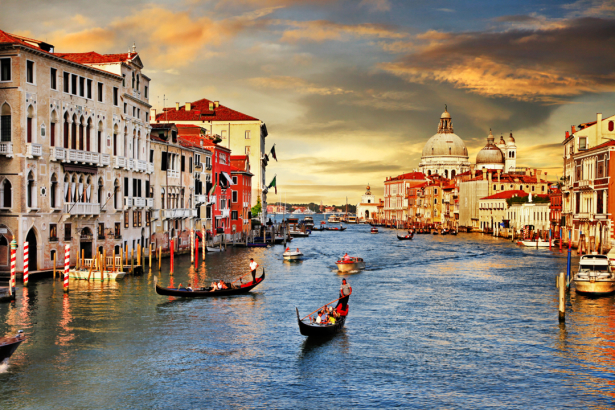 Фотообои канал в Венеции фото (city-0001267)