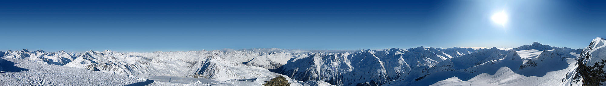 Фотообои панорама горных вершин над облаками (nature-00340)