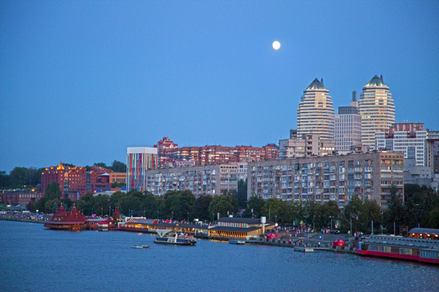 Фотообои Днепропетровск вечерний луна (city-0000918)