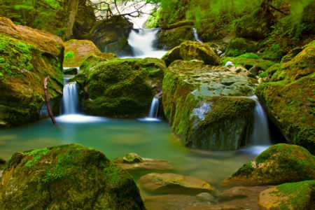 Фотообои горный водопад в камнях (nature-00454)