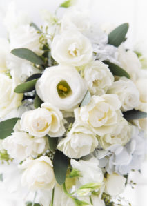 Букет белых роз фотообои на стену цветы (flowers-0000100)