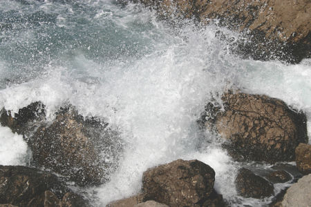 Фотообои волны бьющиеся о скалы (sea-0000241)