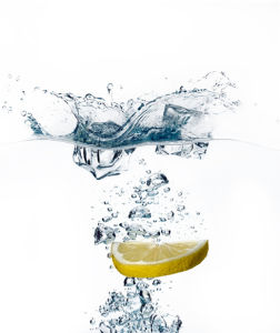 Фотообои в кухню лимон в воде (food-0000298)
