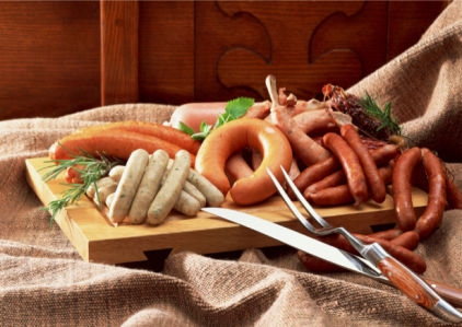 Фотообои кухня колбаса на столе (food-0000124)