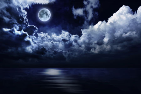 Фотообои луна над облаками (fantasy-0000090)