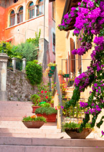 Фотообои Италия улочка цветы (city-0000231)