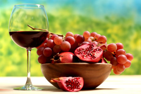 Фотообои для кухни бокал вина и фрукты (food-0000034)