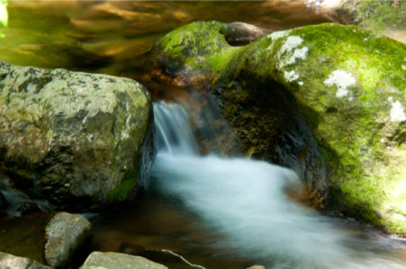 Фотообои водопад в камнях (nature-0000683)