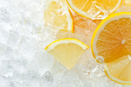 Фотообои на кухне лимон во льду (food-0000301)