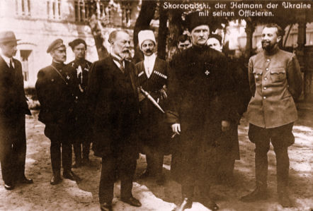 Гетман Скоропадский со своими офицерами (ukraine-0052)